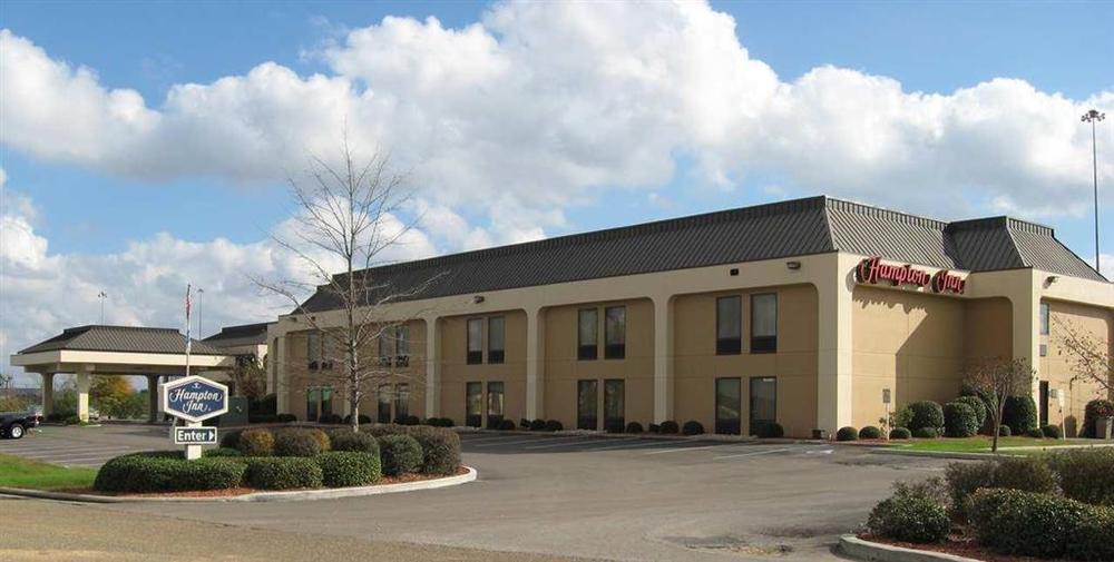 Red Lion Inn & Suites Hattiesburg Exterior photo