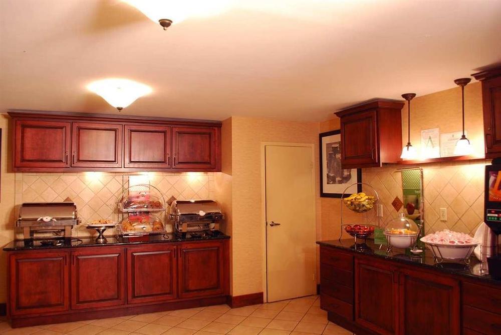 Red Lion Inn & Suites Hattiesburg Restaurant photo