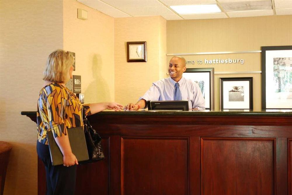 Red Lion Inn & Suites Hattiesburg Interior photo